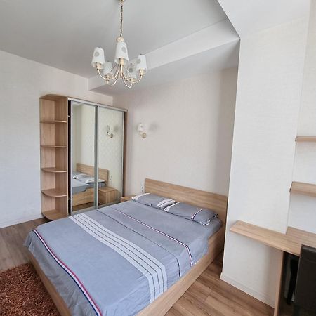 Extra Grand Lev Tolstoi Two Bedrooms Chisinau Exterior foto