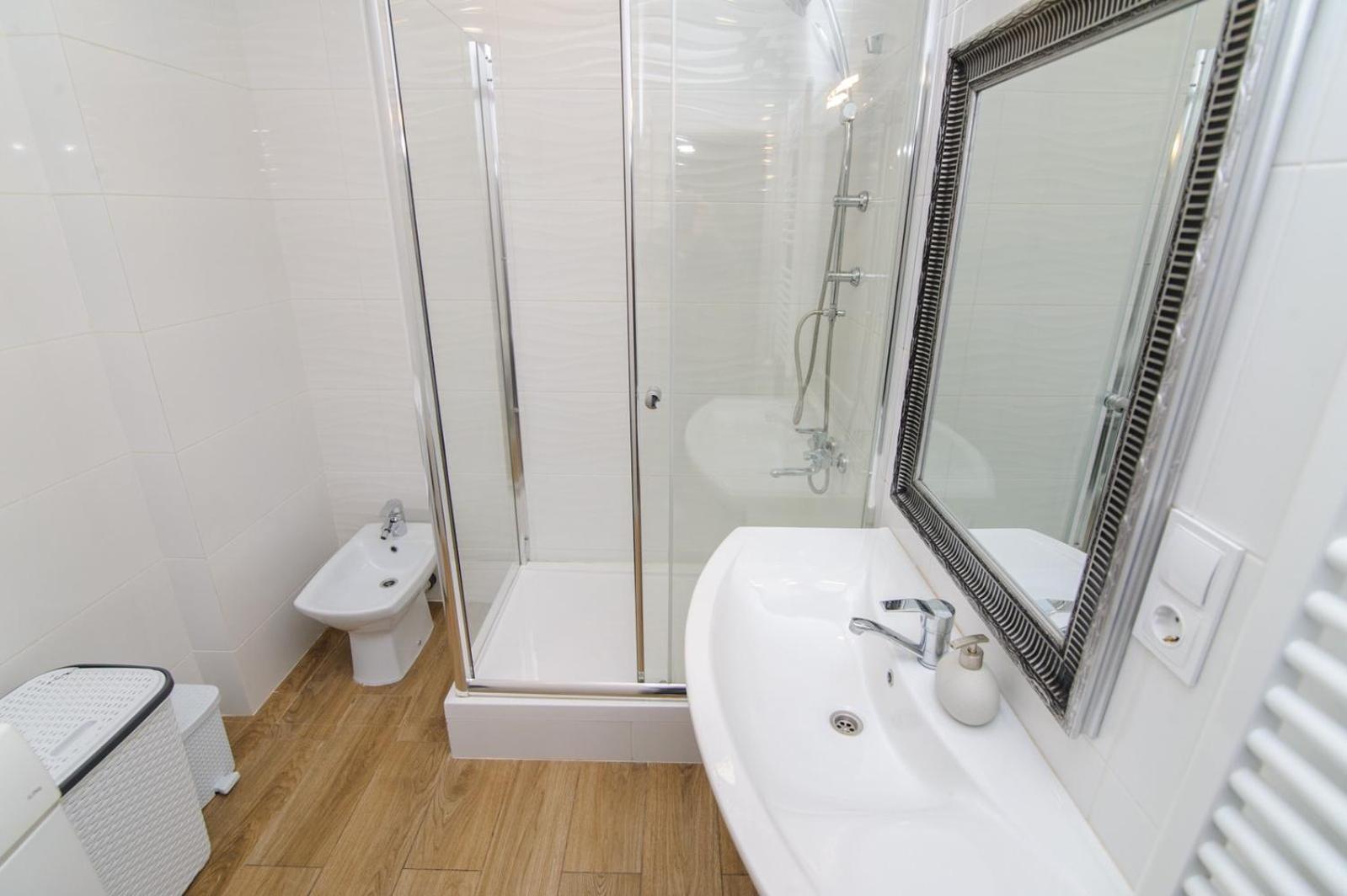 Extra Grand Lev Tolstoi Two Bedrooms Chisinau Exterior foto
